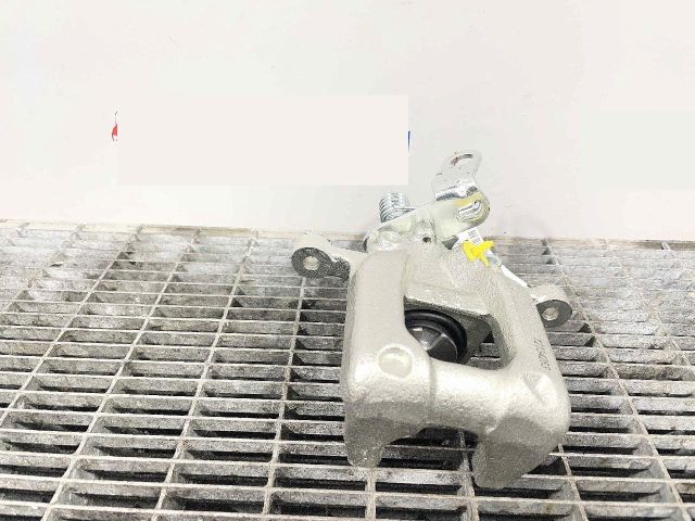 bontott VW GOLF VI Bal hátsó Féknyereg Munkahengerrel