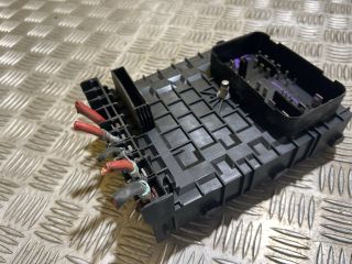 bontott VW GOLF VI Biztosítéktábla Motortér