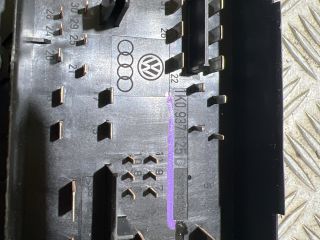 bontott VW GOLF VI Biztosítéktábla Motortér