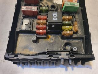 bontott VW GOLF VI Biztosítéktábla Motortér