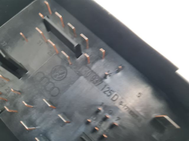 bontott VW GOLF VI Biztosítéktábla Motortér