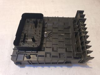 bontott VW GOLF VI Biztosítéktábla Motortér