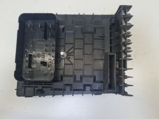 bontott VW GOLF VI Biztosítéktábla Motortér