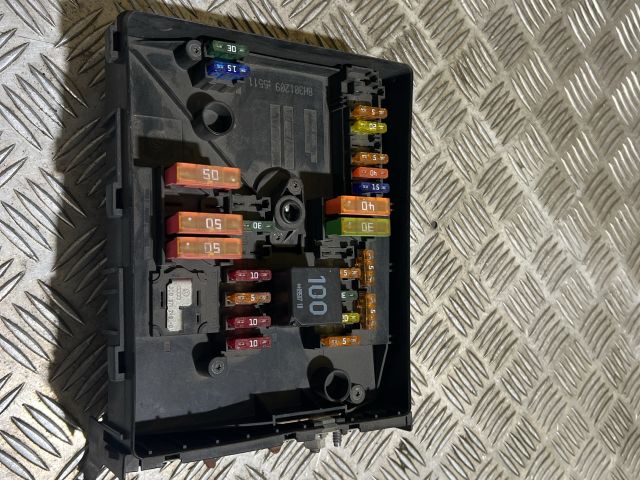 bontott VW GOLF VI Biztosítéktábla Motortér