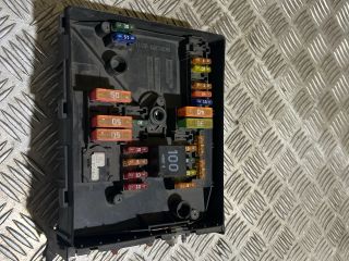 bontott VW GOLF VI Biztosítéktábla Motortér