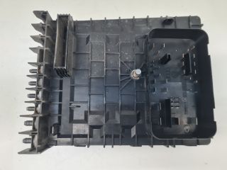 bontott VW GOLF VI Biztosítéktábla Motortér