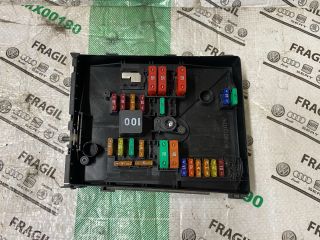 bontott VW GOLF VI Biztosítéktábla Motortér