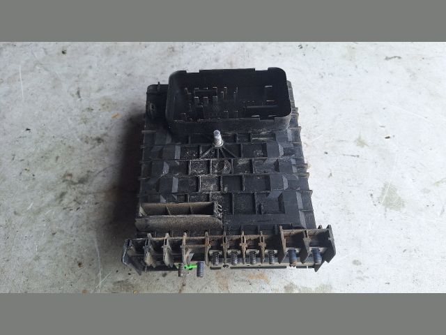 bontott VW GOLF VI Biztosítéktábla Motortér