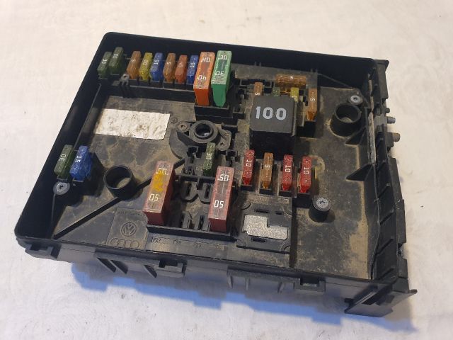 bontott VW GOLF VI Biztosítéktábla Motortér