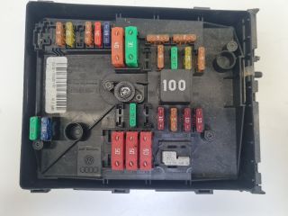 bontott VW GOLF VI Biztosítéktábla Motortér