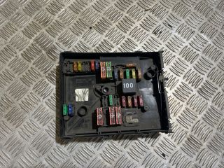 bontott VW GOLF VI Biztosítéktábla Motortér