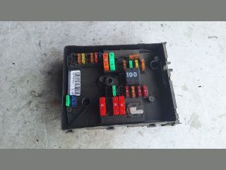 bontott VW GOLF VI Biztosítéktábla Motortér