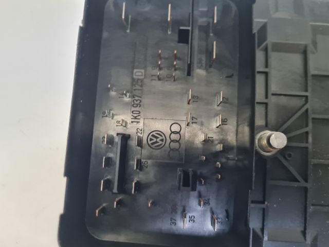 bontott VW GOLF VI Biztosítéktábla Motortér