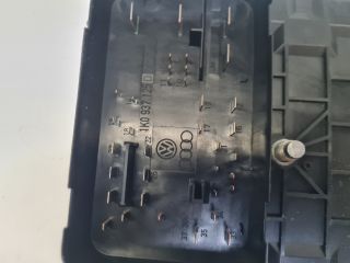 bontott VW GOLF VI Biztosítéktábla Motortér