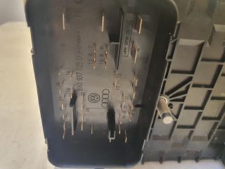 bontott VW GOLF VI Biztosítéktábla Motortér