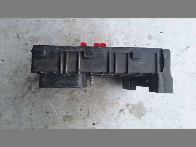 bontott VW GOLF VI Biztosítéktábla Motortér