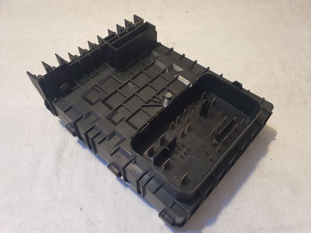 bontott VW GOLF VI Biztosítéktábla Motortér