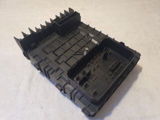 bontott VW GOLF VI Biztosítéktábla Motortér