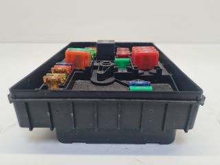 bontott VW GOLF VI Biztosítéktábla Motortér