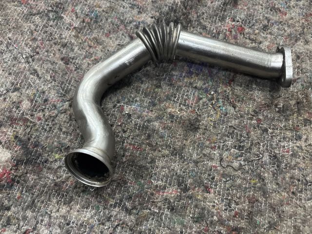 bontott VW GOLF VI EGR Hűtő Cső