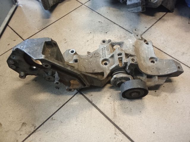 bontott VW GOLF VI Generátor Tartó Bak