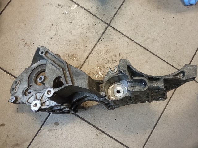 bontott VW GOLF VI Generátor Tartó Bak