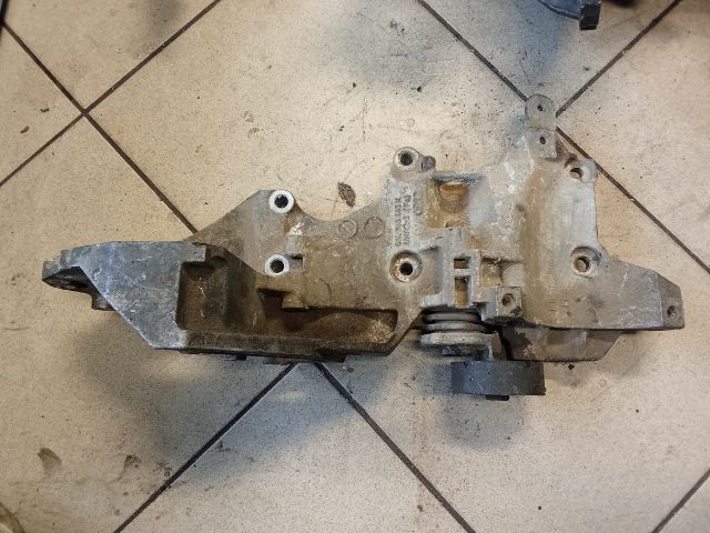 bontott VW GOLF VI Generátor Tartó Bak