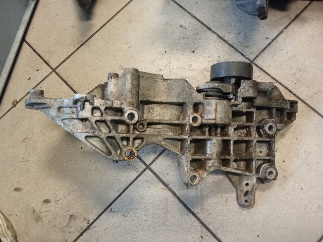 bontott VW GOLF VI Generátor Tartó Bak