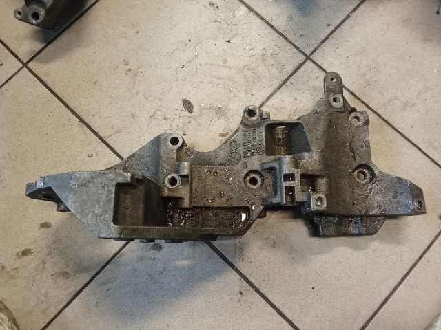 bontott VW GOLF VI Generátor Tartó Bak