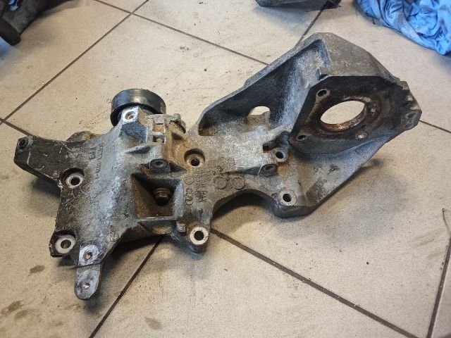 bontott VW GOLF VI Generátor Tartó Bak