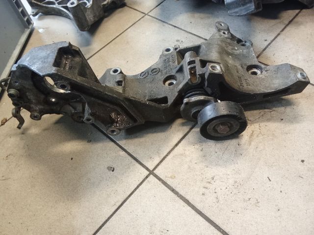 bontott VW GOLF VI Generátor Tartó Bak