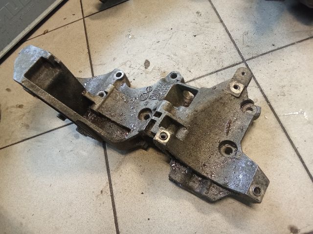 bontott VW GOLF VI Generátor Tartó Bak