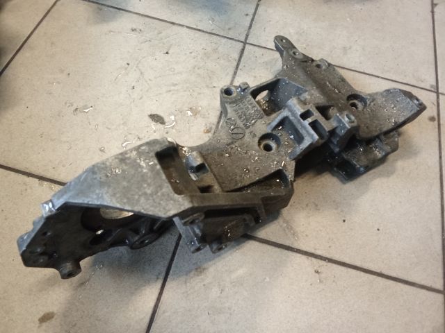 bontott VW GOLF VI Generátor Tartó Bak