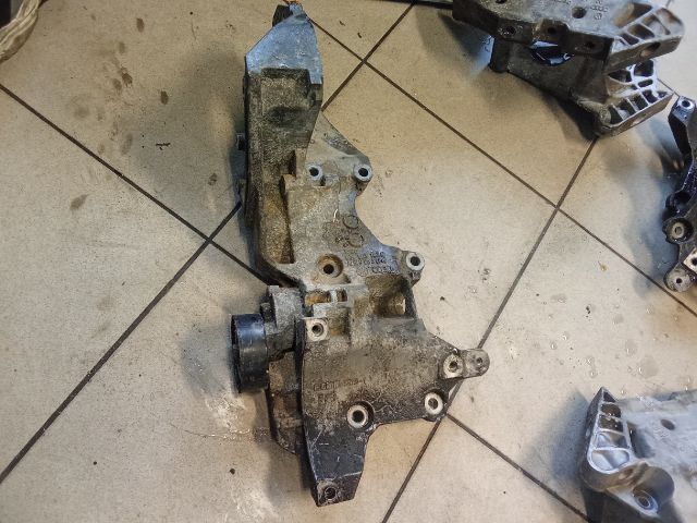 bontott VW GOLF VI Generátor Tartó Bak