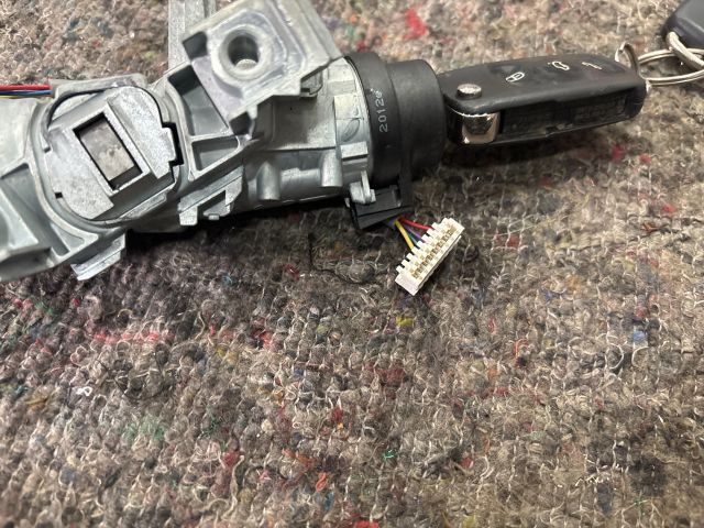 bontott VW GOLF VI Gyújtáskapcsoló Házzal