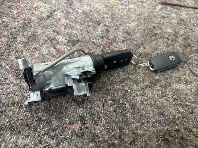 bontott VW GOLF VI Gyújtáskapcsoló Házzal