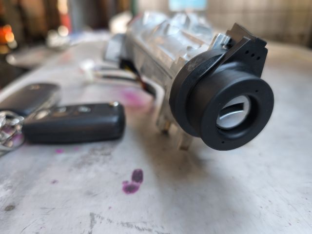 bontott VW GOLF VI Gyújtáskapcsoló Házzal