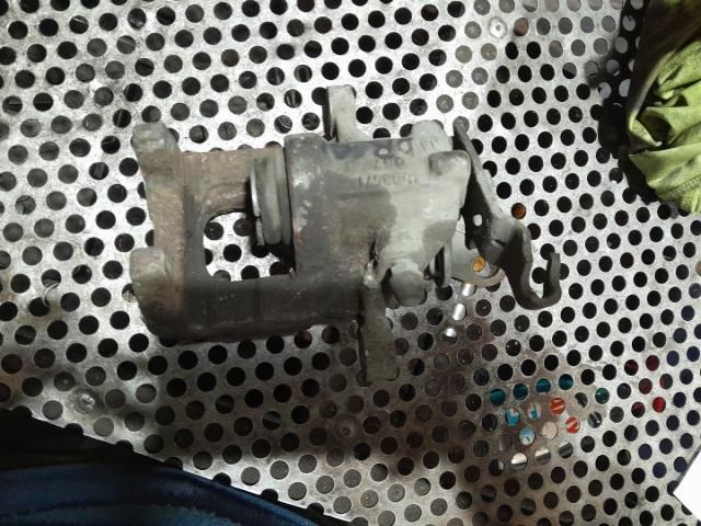 bontott VW GOLF VI Jobb hátsó Féknyereg Munkahengerrel