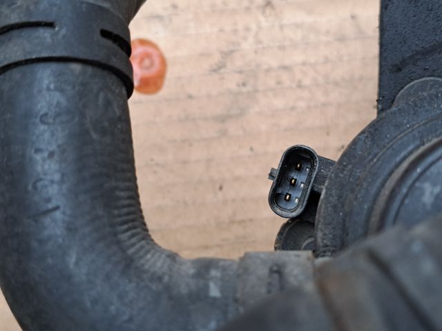 bontott VW GOLF VI Kiegészítő Vízszivattyú