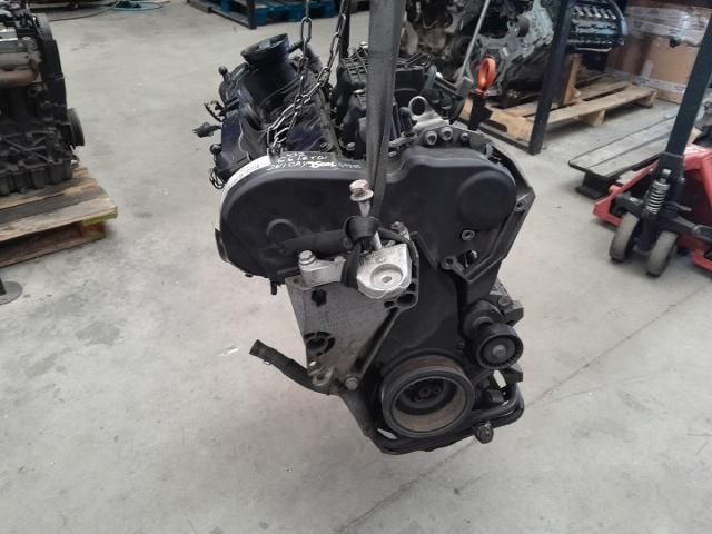 bontott VW GOLF VI Motor (Fűzött blokk hengerfejjel)