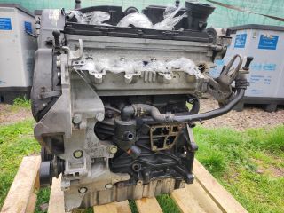 bontott VW GOLF VI Motor (Fűzött blokk hengerfejjel)