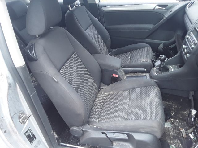 bontott VW GOLF VI Motor (Fűzött blokk hengerfejjel)