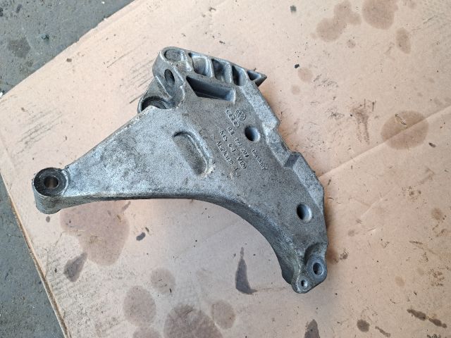 bontott VW GOLF VI Motor Tartó Bak (Fém)