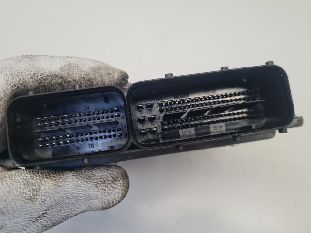 bontott VW GOLF VI Motorvezérlő