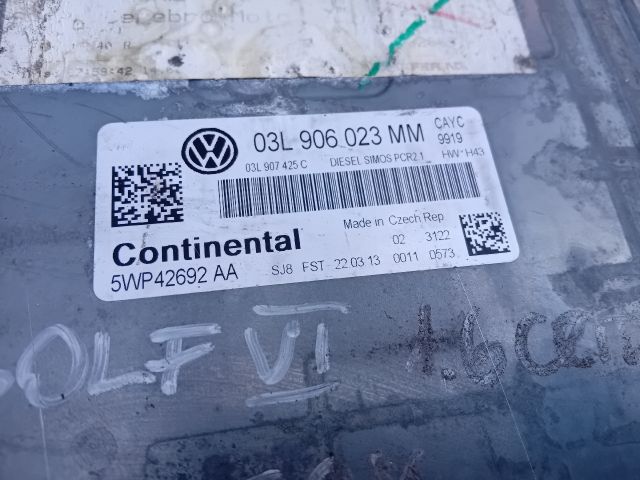 bontott VW GOLF VI Motorvezérlő