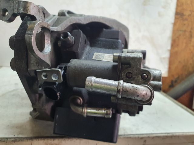 bontott VW GOLF VI Nagynyomású Szivattyú