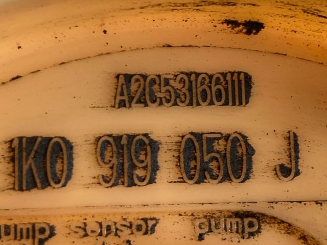 bontott VW GOLF VI Üzemanyag Szivattyú