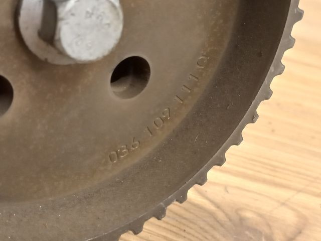 bontott VW GOLF VI Vezérműtengely Házzal