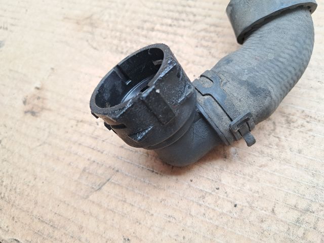 bontott VW GOLF VI Vízhűtő Cső Alsó