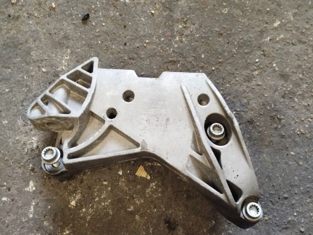 bontott VW GOLF VI Motor Tartó Bak Bal